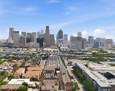 3200 Ross Avenue - Photo Thumbnail 38