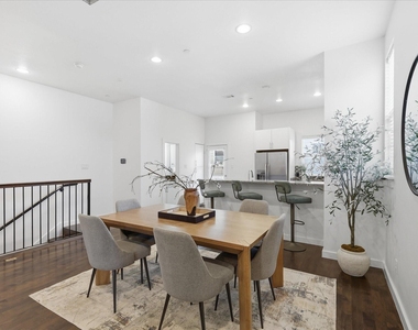 3200 Ross Avenue - Photo Thumbnail 16
