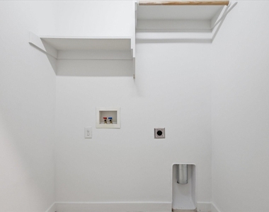 3200 Ross Avenue - Photo Thumbnail 32