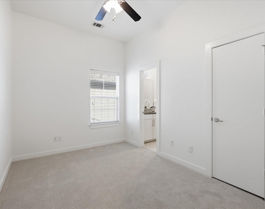 3200 Ross Avenue - Photo Thumbnail 33