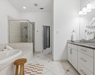 3200 Ross Avenue - Photo Thumbnail 27