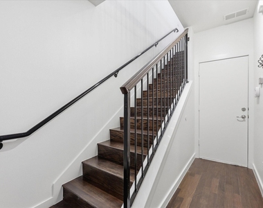 3200 Ross Avenue - Photo Thumbnail 3