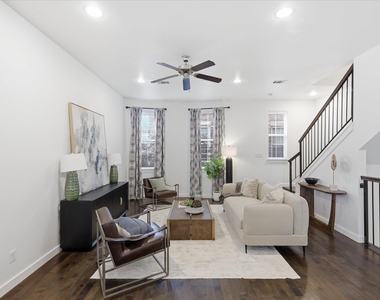3200 Ross Avenue - Photo Thumbnail 12