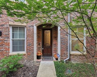 3200 Ross Avenue - Photo Thumbnail 1