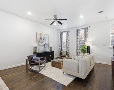 3200 Ross Avenue - Photo Thumbnail 11