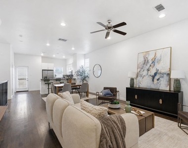3200 Ross Avenue - Photo Thumbnail 7