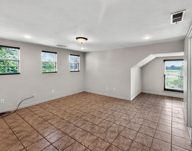 1255 Vineyard Road - Photo Thumbnail 12