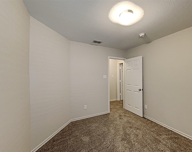 10129 Blue Bell Drive - Photo Thumbnail 7