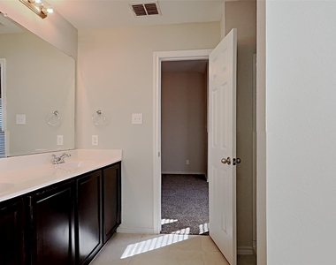 10129 Blue Bell Drive - Photo Thumbnail 12
