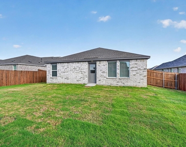 624 W Criner Street - Photo Thumbnail 21