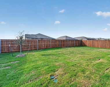 624 W Criner Street - Photo Thumbnail 24