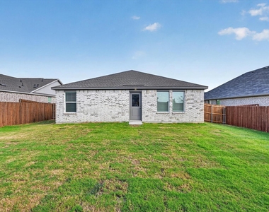 624 W Criner Street - Photo Thumbnail 22