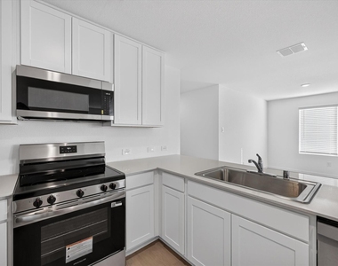624 W Criner Street - Photo Thumbnail 7