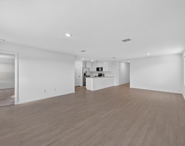 624 W Criner Street - Photo Thumbnail 1