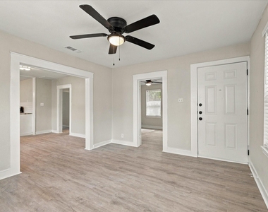 2842 Harlandale Avenue - Photo Thumbnail 1