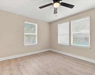 2842 Harlandale Avenue - Photo Thumbnail 11