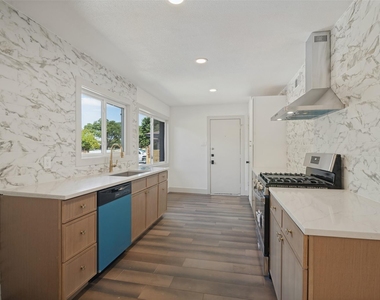 2324 Prichard Lane - Photo Thumbnail 9