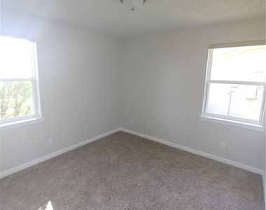 333 Hilltop Lane - Photo Thumbnail 9