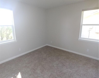 333 Hilltop Lane - Photo Thumbnail 8