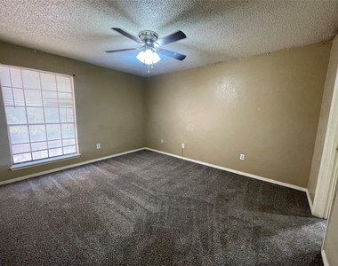 657 Ruidosa Avenue - Photo Thumbnail 10