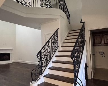 133 Meadow Crest Drive - Photo Thumbnail 2