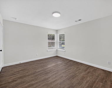 610 E Texas Street - Photo Thumbnail 13