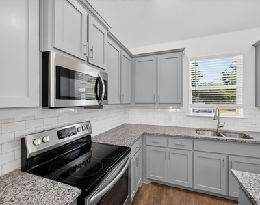 610 E Texas Street - Photo Thumbnail 9