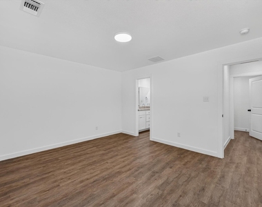 610 E Texas Street - Photo Thumbnail 14