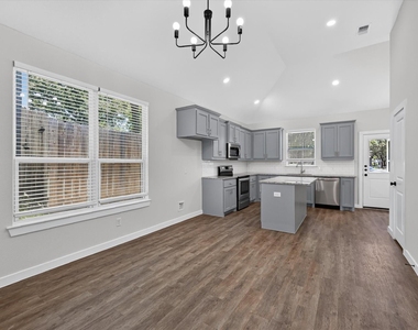 610 E Texas Street - Photo Thumbnail 4