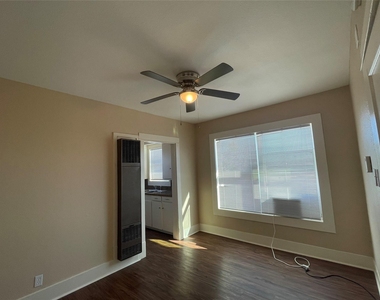 1702 S 3rd Street - Photo Thumbnail 4