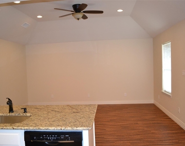 508 W Hull Street - Photo Thumbnail 3