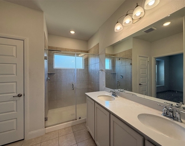 309 Boston Drive - Photo Thumbnail 13
