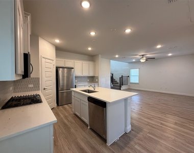 309 Boston Drive - Photo Thumbnail 3