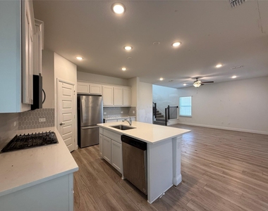 309 Boston Drive - Photo Thumbnail 4
