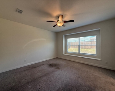 309 Boston Drive - Photo Thumbnail 10