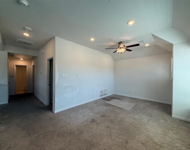 309 Boston Drive - Photo Thumbnail 14