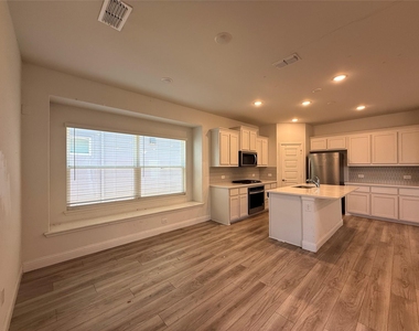 309 Boston Drive - Photo Thumbnail 6
