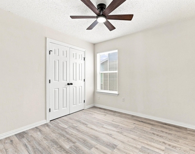 8137 Foxfire Lane - Photo Thumbnail 11