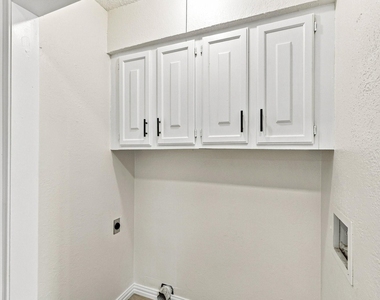 8137 Foxfire Lane - Photo Thumbnail 5