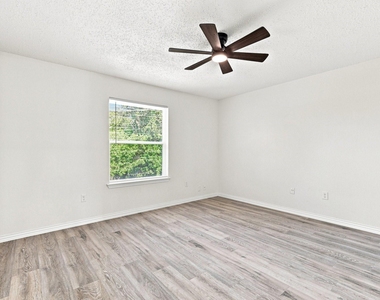 8137 Foxfire Lane - Photo Thumbnail 12