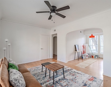5305 Reiger Avenue - Photo Thumbnail 3