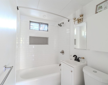 5305 Reiger Avenue - Photo Thumbnail 6
