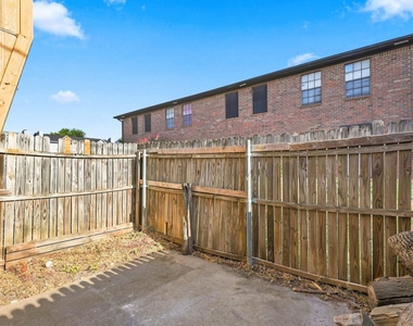 8108 Foxfire Lane - Photo Thumbnail 15
