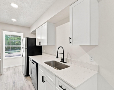 8108 Foxfire Lane - Photo Thumbnail 5