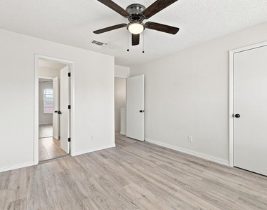 8108 Foxfire Lane - Photo Thumbnail 14
