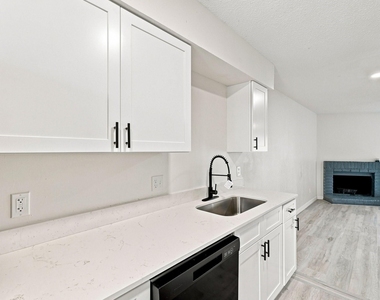8108 Foxfire Lane - Photo Thumbnail 7