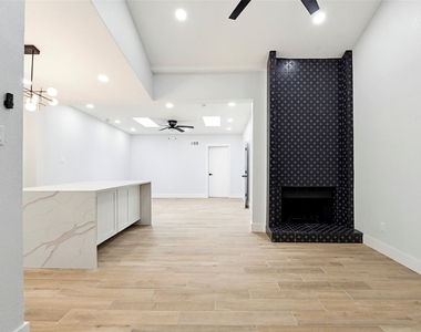 1860 Amber Lane - Photo Thumbnail 6