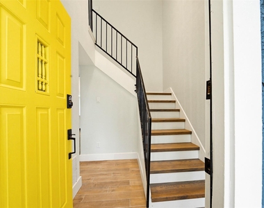 1860 Amber Lane - Photo Thumbnail 2