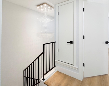 1860 Amber Lane - Photo Thumbnail 9