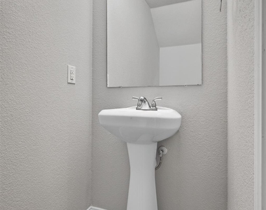 6341 Bollard Drive - Photo Thumbnail 4